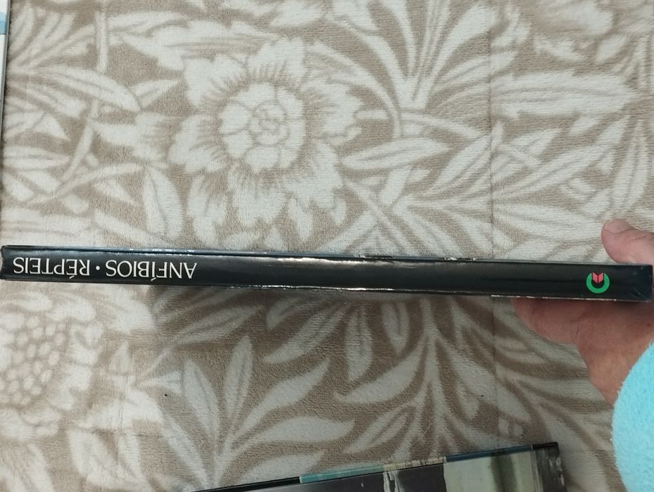 Livro " Anfíbios répteis"