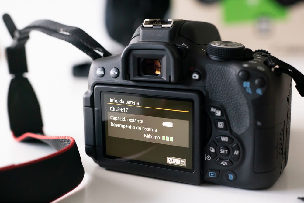 Canon EOS 750D + EF-S 18-135 f/3.5-5.6 IS