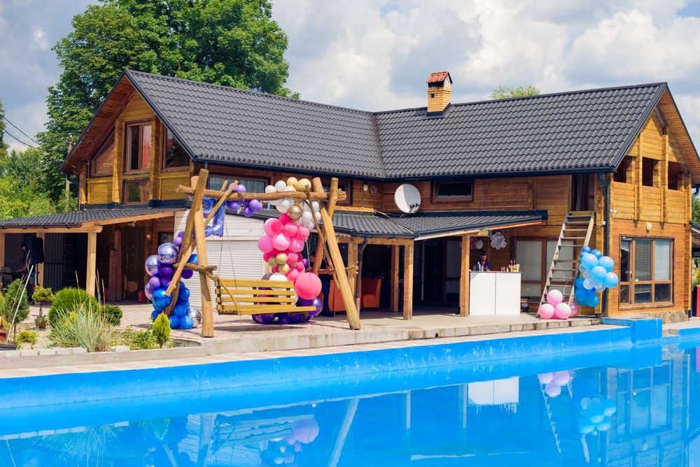 СВІТЛО Є! Будинок подобово з басейном із підігрівом.