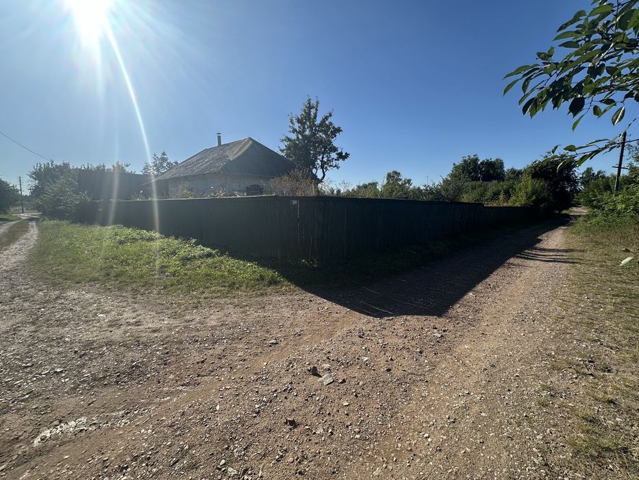 Продам дом с. Красное по трассе Киев - Чернигов