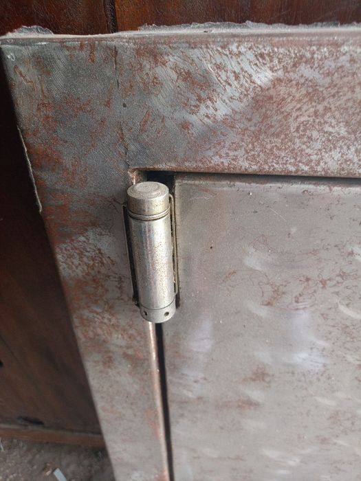 Drzwiczki metalowe obrotowe