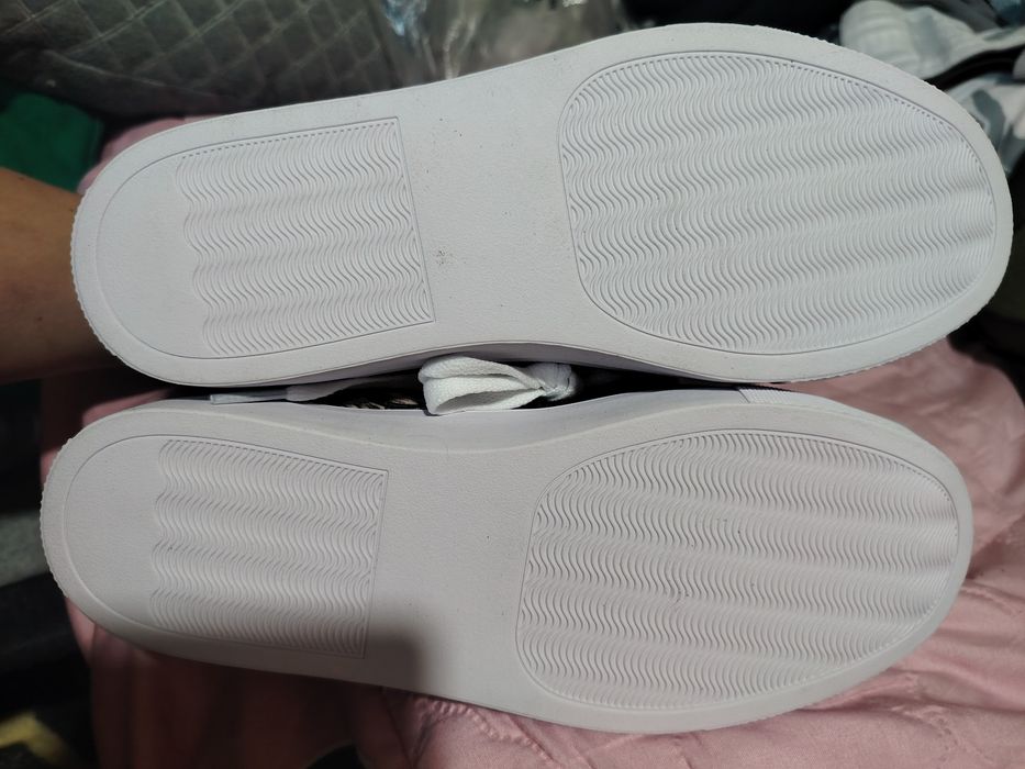 Nowe piękne buty z wilkiem trampki rozmiar 37 wkładka 23.5cm