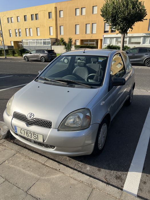 Toyota Yaris 1.0 a gasolina