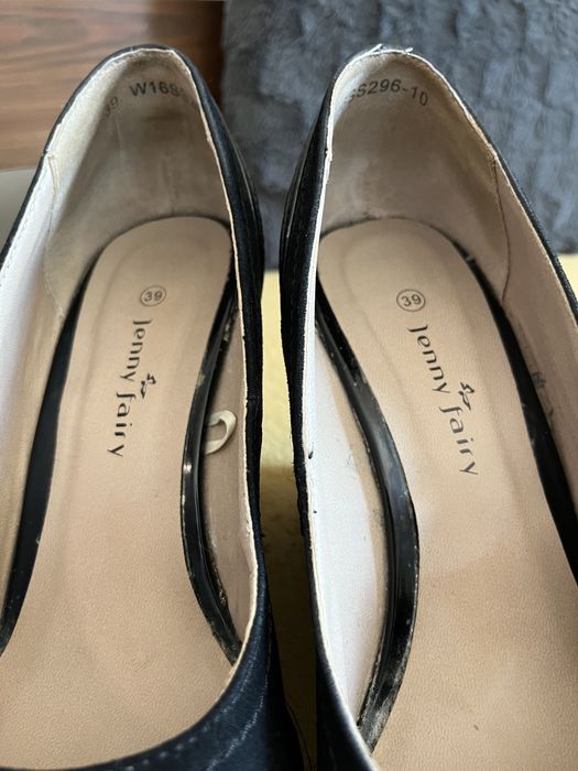 Buty na koturnie