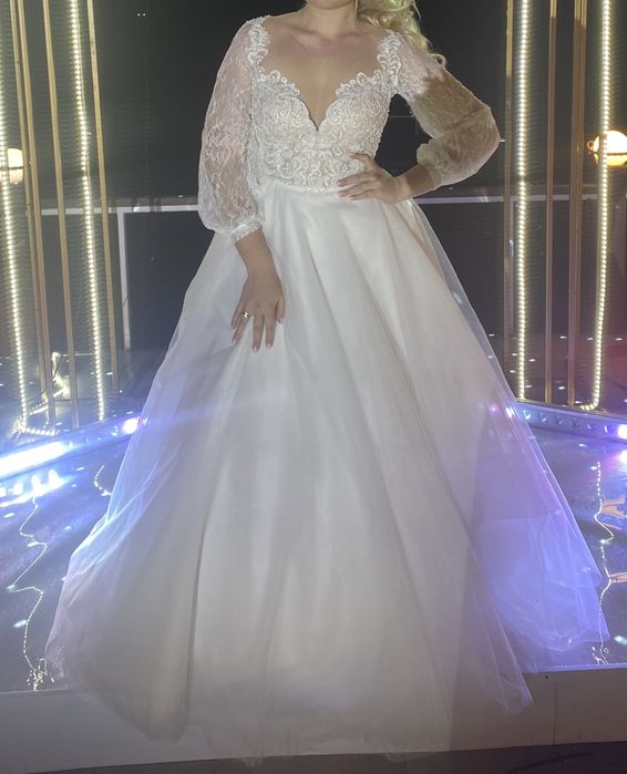 Весільна сукня.