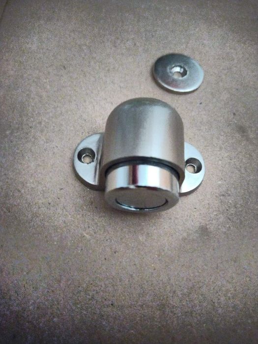 Магнітний тримач для дверей