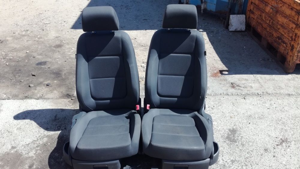 Siedzenia fotele golf V plus boczki komplet Europa