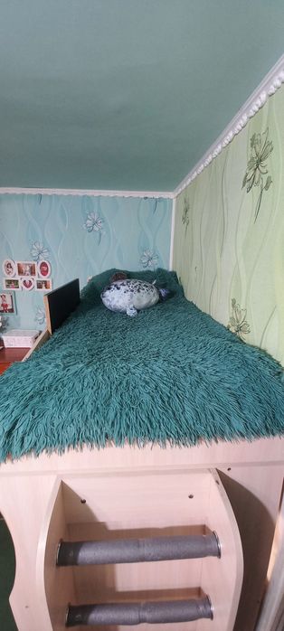 Двухярусне дитяче ліжко
