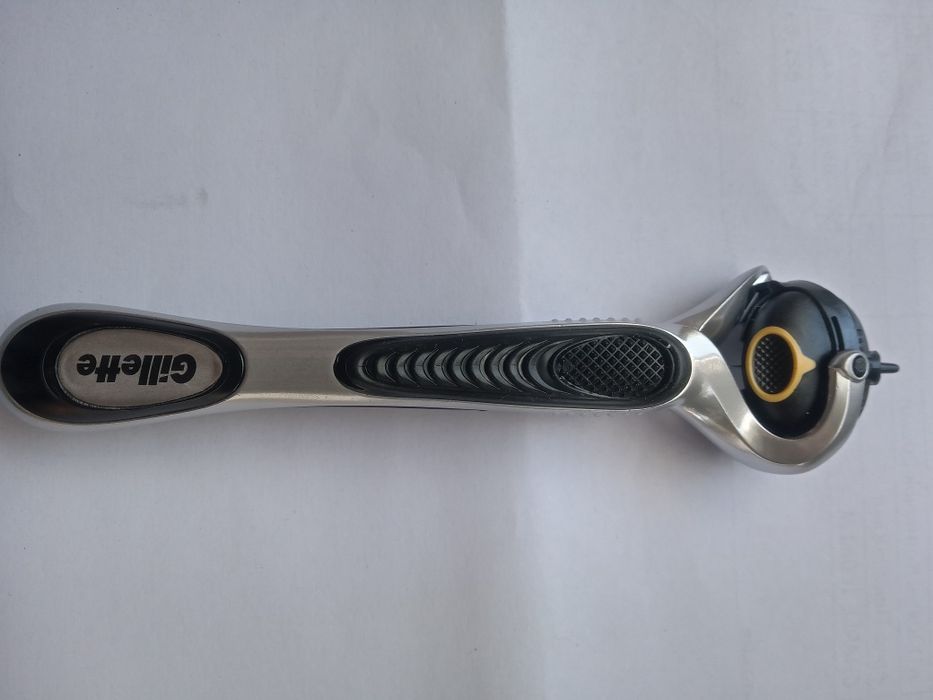 Продам станок для бритья  Gillette proshield на 5лезвий .