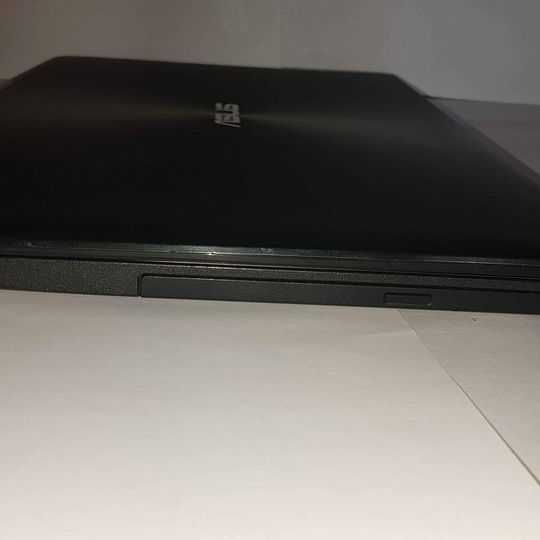 Portátil ASUS X553M + mochila de transporte/protetora