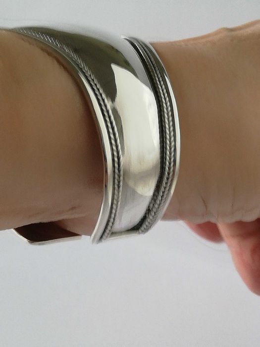 Srebrna bransoletka bardzo okazała. CUDO  LŚNIĄCA