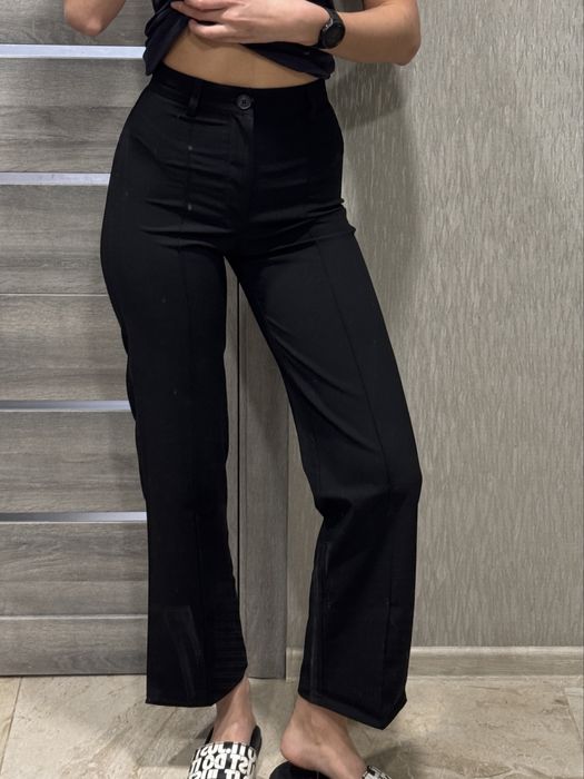 Брюки штани pull & bear чорні зі стрілками