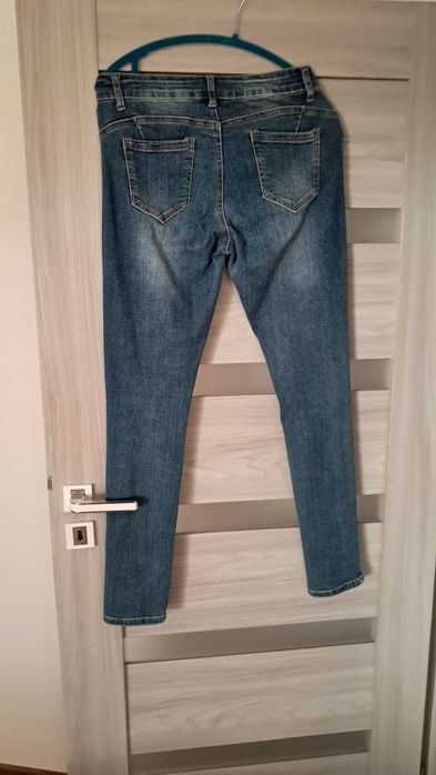 Jeansy damskie z przetarciami rozmiar 31
