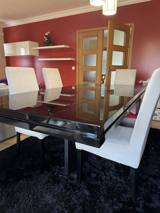 Mesa de sala com 6 cadeiras