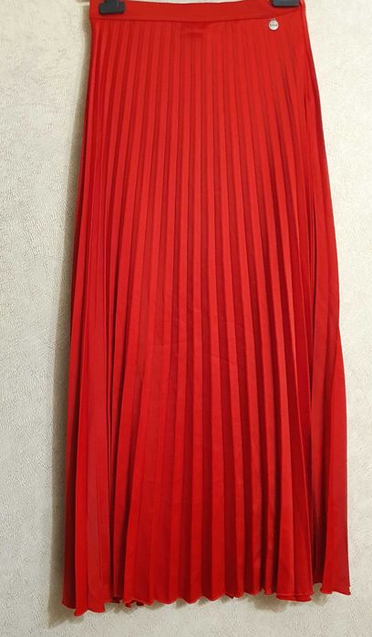 Розкішна плісирована спідниця міді