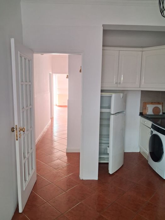 Apartamento T2 para alugar na Rua de São Bento, Lisboa.