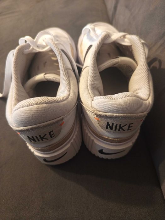 Białe damskie Nike piękne i mocne, rozmiar 41.