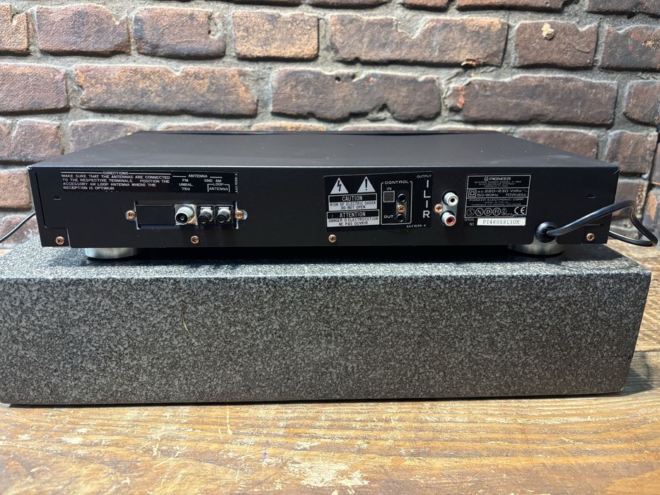 Tuner Pioneer F 104