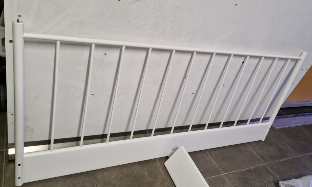 Estrutura de cama em ferro IKEA
