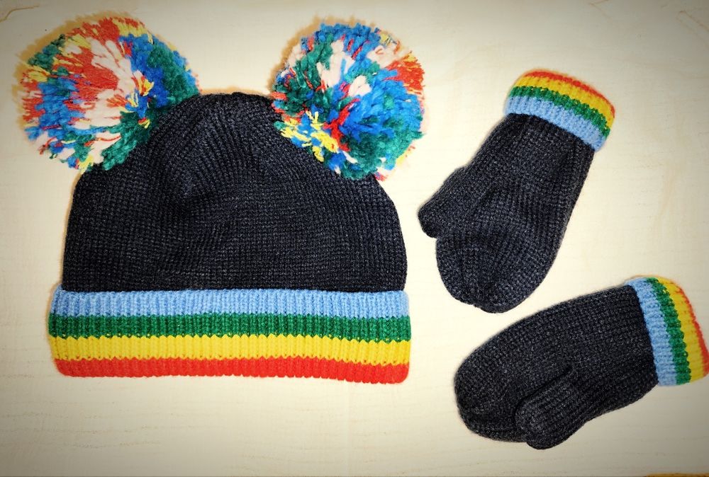 Komplet czapka z pomponami i rękawiczki 5 lat