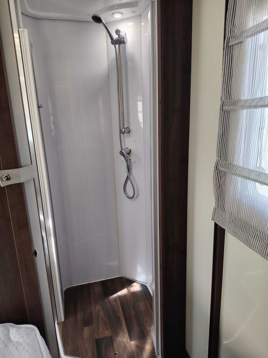 Autocaravana Mc Louis Ness 80 G (cama central)