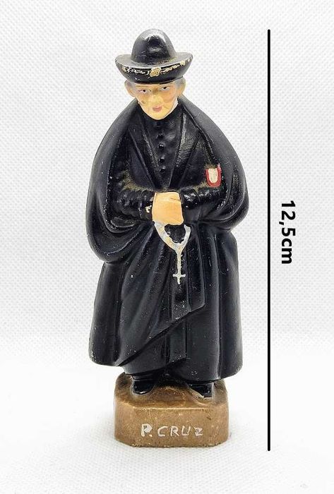 Estatueta religiosa em cerâmica representando Padre Cruz