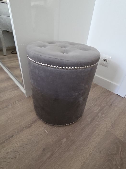 Pufa Glamour z pinezkami