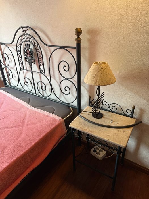 Mobilia de quarto antiga em ferro