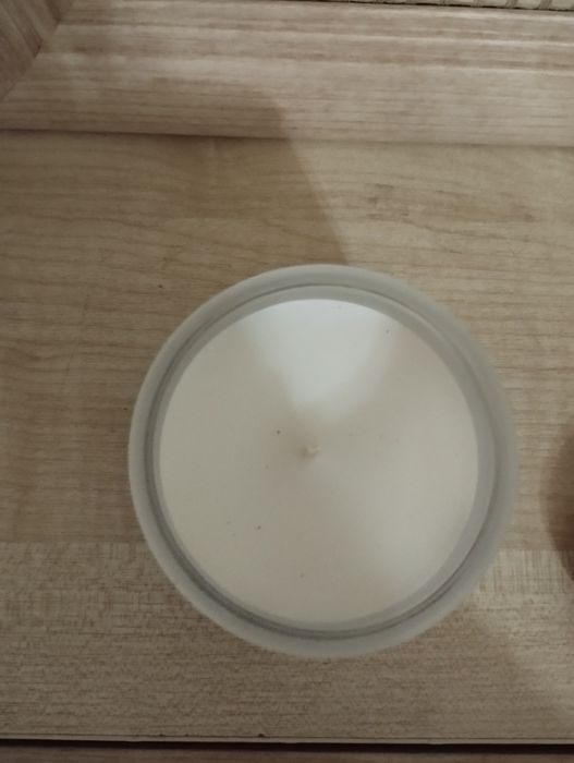 Свеча с нежным цветочным ароматом