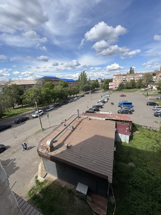 Продається 1 кімнатна квартира на площаді Визволення .