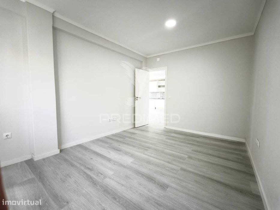 Apartamento T2 Remodelado com Arrecadação e Vista Rio – Setúbal