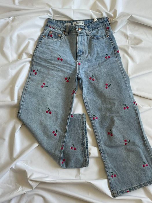 Джинси з вишитими вишеньками House Denim, розмір 32