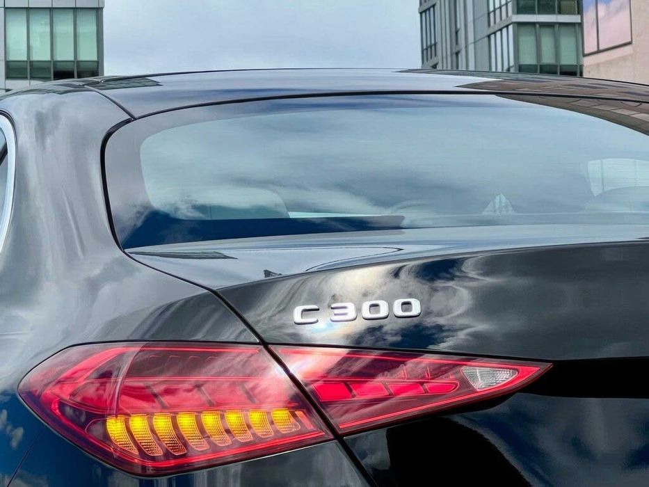 Mercedes-Benz C-Class      2022