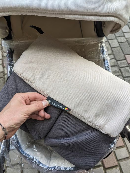 Коляска 2 в 1 V-Plus, Invictus; Колір — Коричнево-бежевий