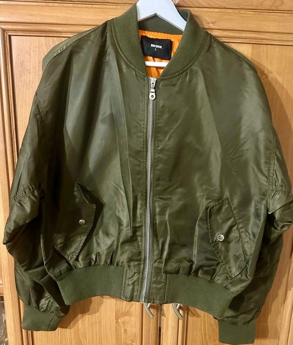 Kurtka  damska z naszywkami  na plecach khaki S