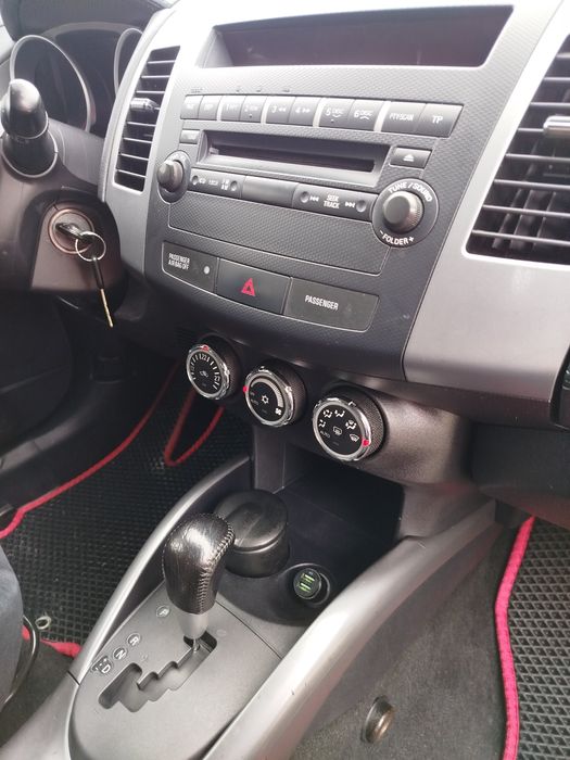 Mitsubishi Outlander XL 2012