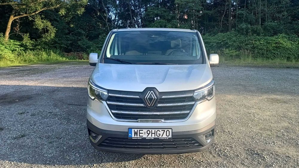 NOWY Renault Trafic 2025 – Wynajem Bus 9-osobowy | Nowy Bus!