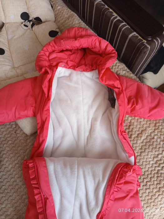 Продам зимний комбинезон для девочки