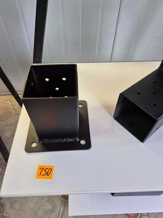 Гойдалка на дерев'яному каркасі