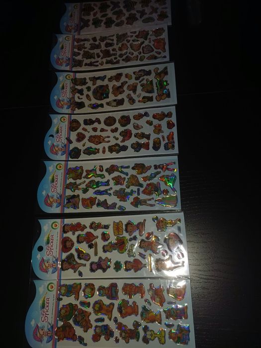 Muita variedade de autocolantes para crianças menina/o