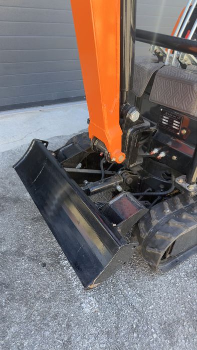 Mini giratória 1,2T com motor kubota nova