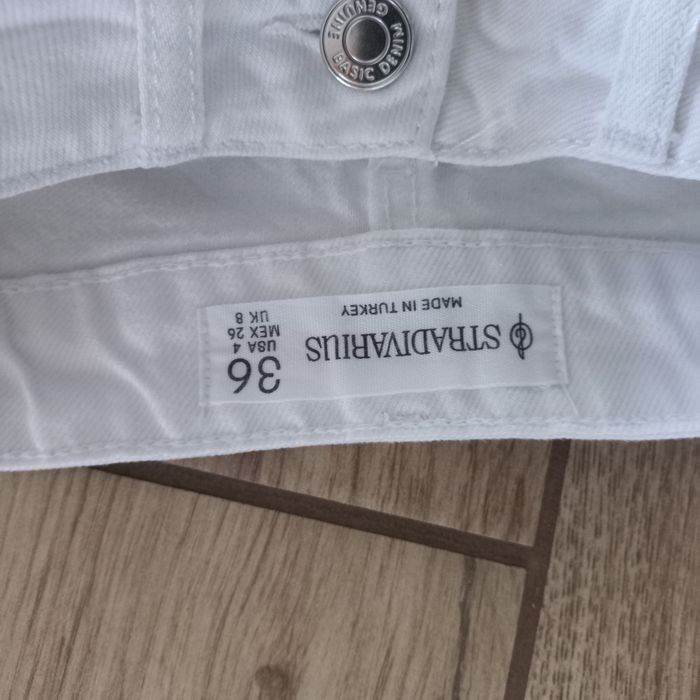 Stradivarius-biała  spódnica  z rozporkiem-36-s