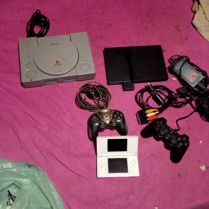 Lote de consolas PlayStation 1 e 2