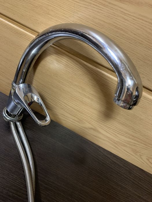 Аксессуары для ванной комнаты: донный клапан и смеситель TUNY