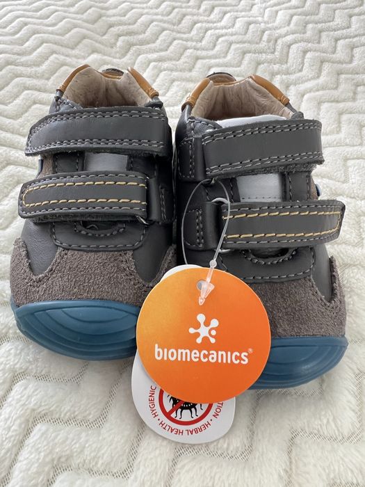 Sapatilhas Biomecanics 18