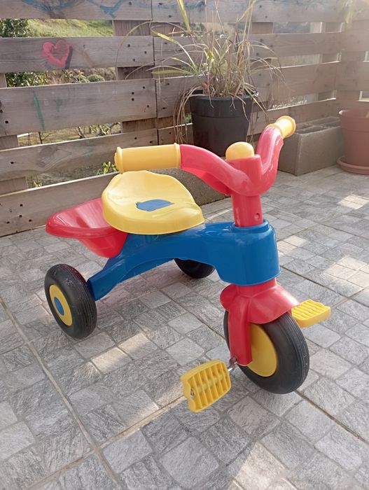 Triciclo para crianças 2, 3 anos em excelente estado