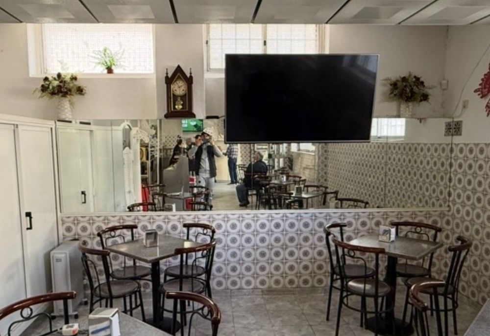 Mesas de café com cadeiras