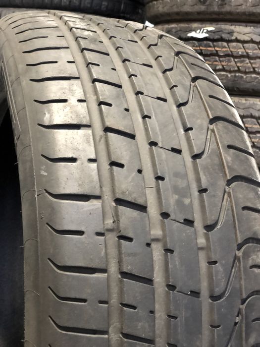 Комплектом або парою 235 50 19 Pirelli Pzero