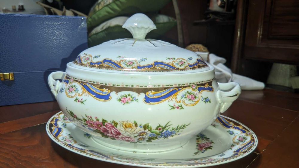 Terrina Grande de Porcelana com Travessa (Estilo Limoges) – RIGOROSAMENTE NOVA