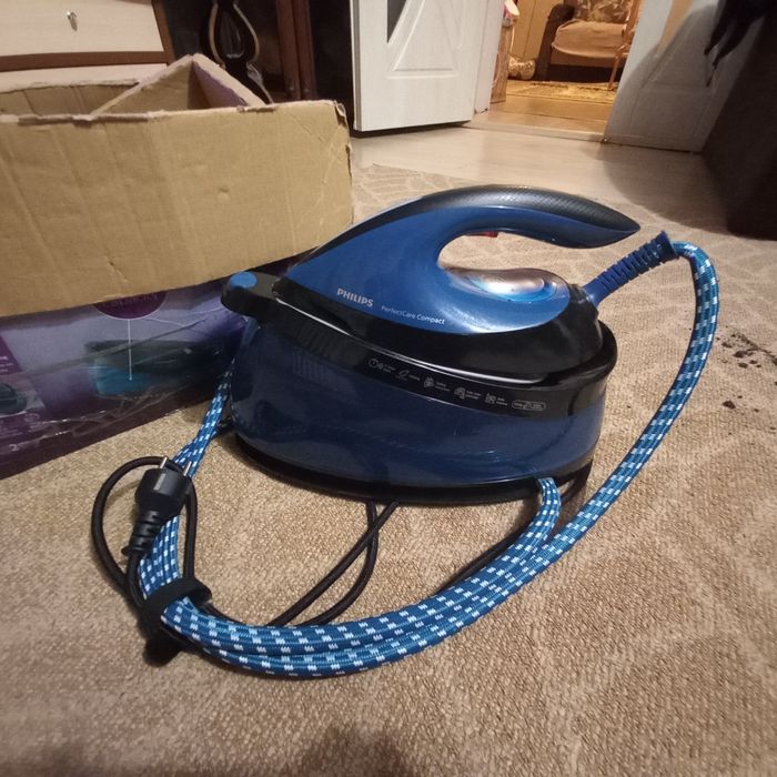 Праска з парогенератором Philips